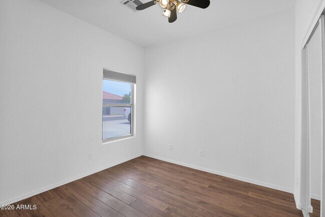 Building Photo - 5820 S 26th Pl