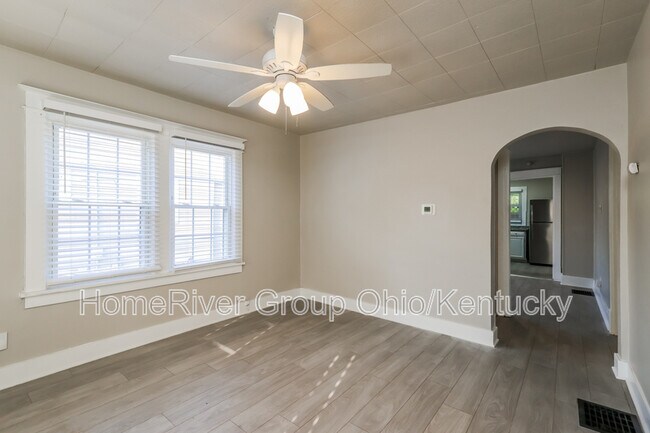 Building Photo - 4328 Lonsdale Ave