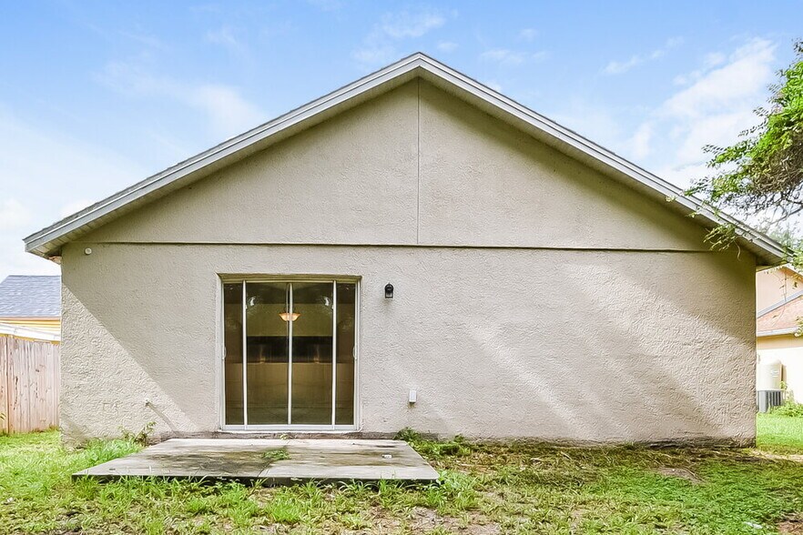 Building Photo - 5420 Blue Grass St