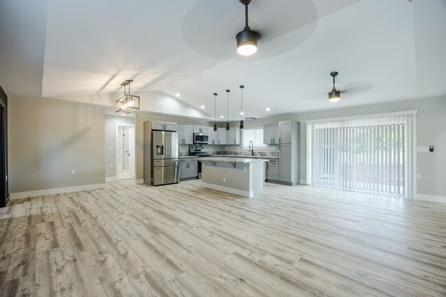 Building Photo - New modern studio with one bath