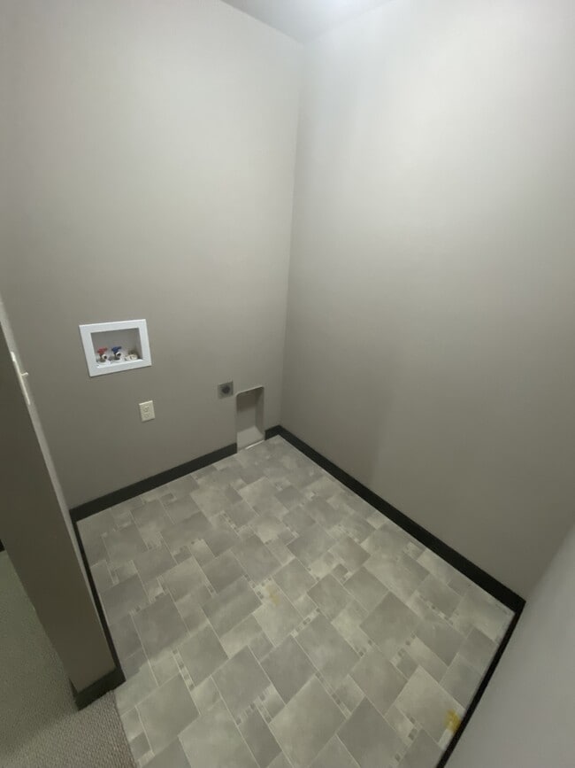 Building Photo - 3220 Savannah St