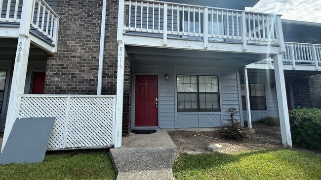 Building Photo - 8016 Thelen St
