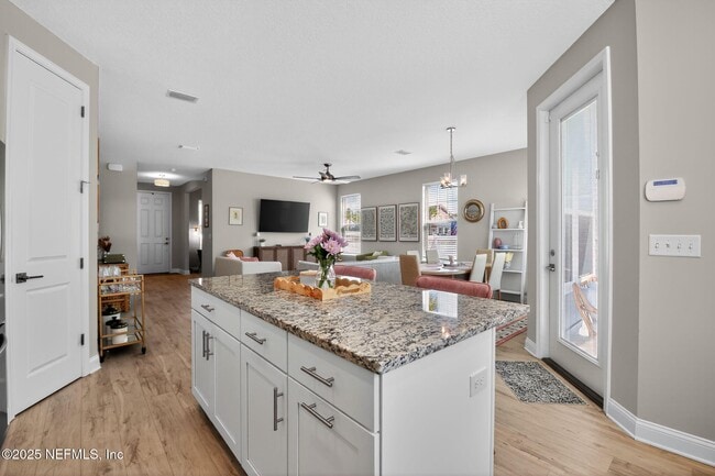 Building Photo - 244 Daydream Ave