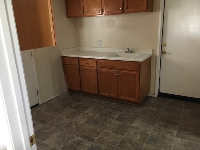 Building Photo - Westside location! Beautiful Single Story On Large Corner Lot
