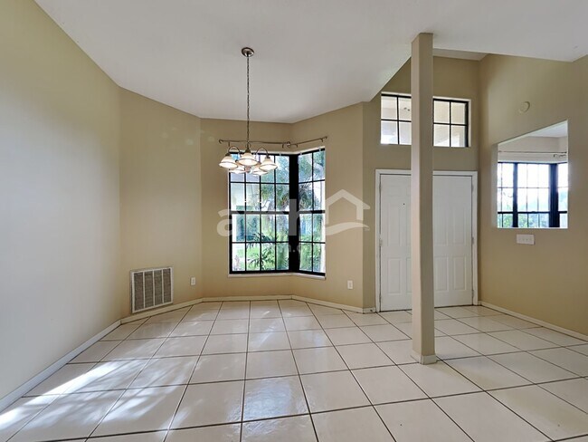 Building Photo - 2122 SW Burman Ln