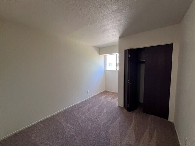 Building Photo - 6060 Gloria Dr