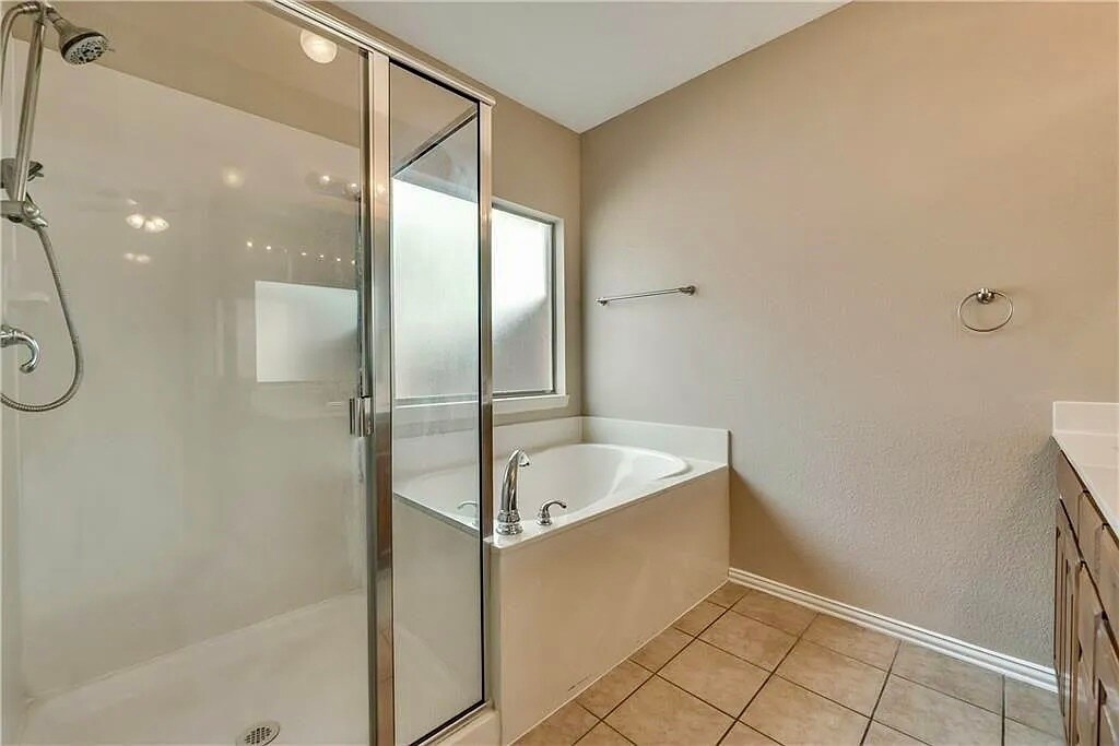 Master Bathroom - 2716 Twinflower Dr
