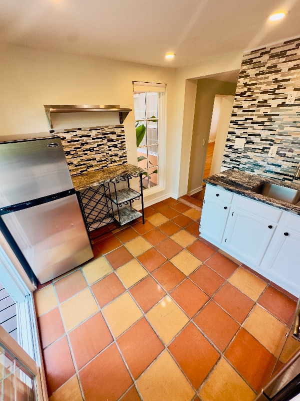 Building Photo - 726 N Peninsula Dr