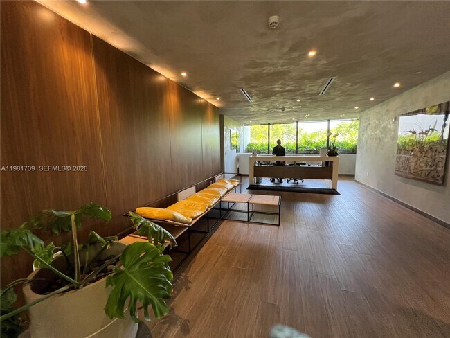 Building Photo - 3581 E Glencoe St