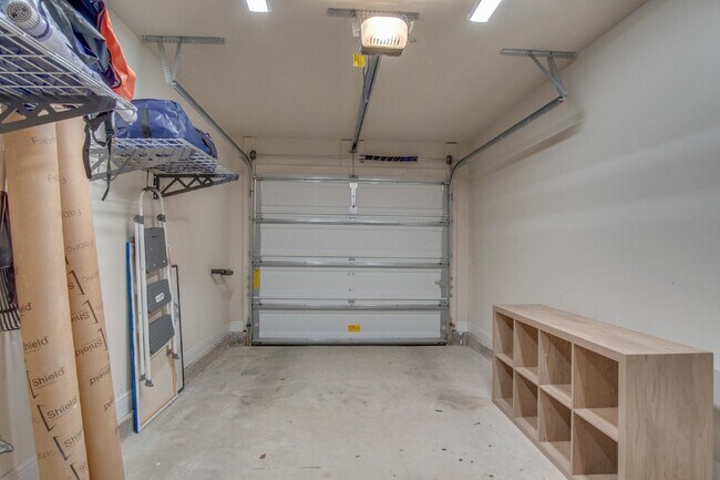 Building Photo - Beautiful 3-Bedroom, 2-Bath with 1-Car Garage, Open Floor Plan, Stainless Steel Appliances, and F...