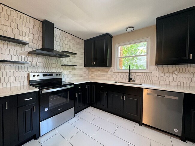 Building Photo - 2BR Norfolk Home!