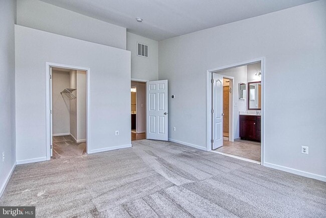 Building Photo - 208 Croft Square