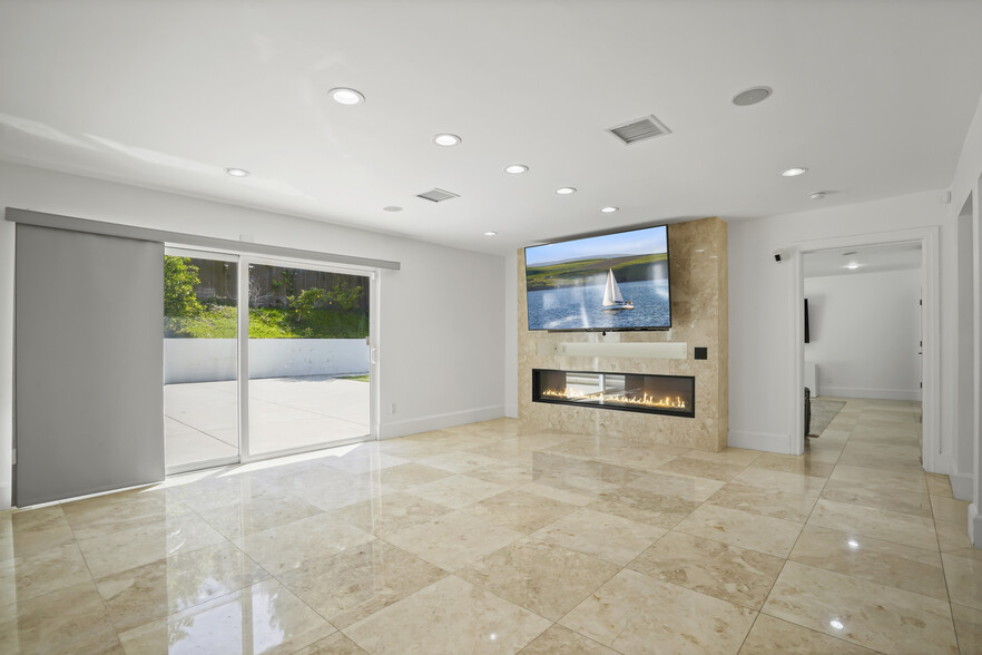 Building Photo - 16544 Park Lane Dr