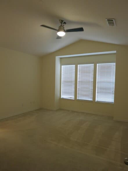 Building Photo - 1206 Emerald Glen