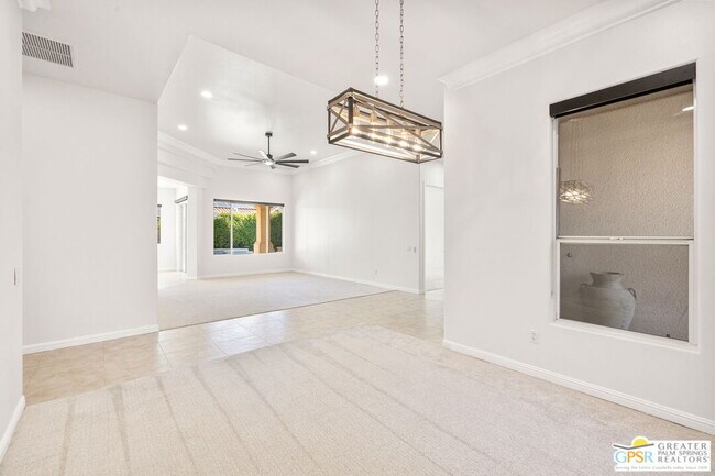 Building Photo - 4 Hillcrest Dr