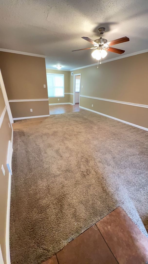 Building Photo - Comfy 3 bedroom 2 bath home