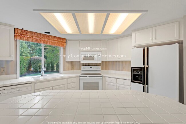 Building Photo - King City Charmer 55+ Community: Your Perf...