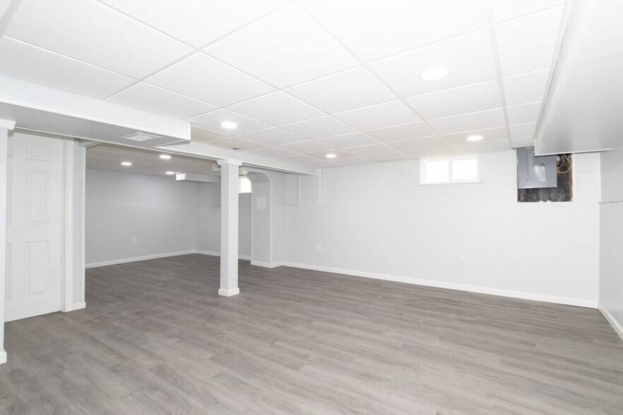 Building Photo - 1170 Gruber Ave