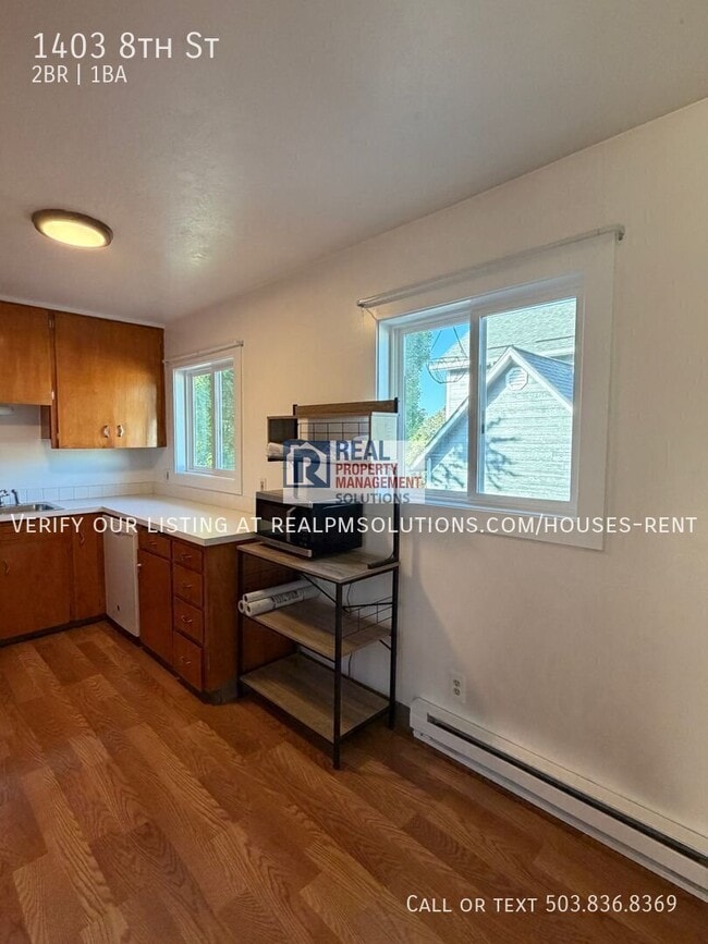 Building Photo - 1403 8th St