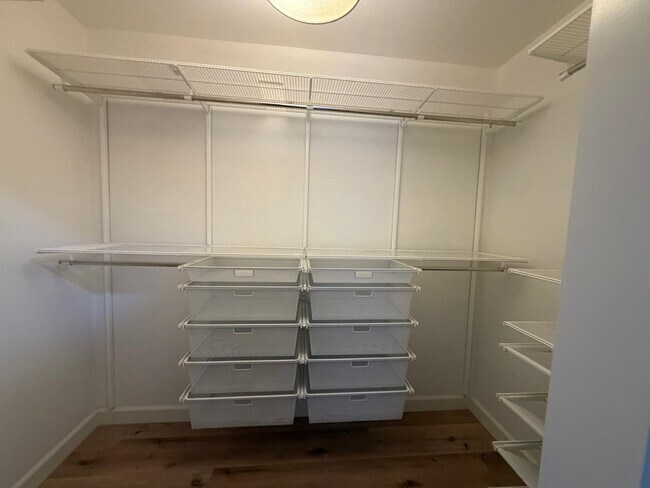 Building Photo - 9225 N Arroya Vista Dr W