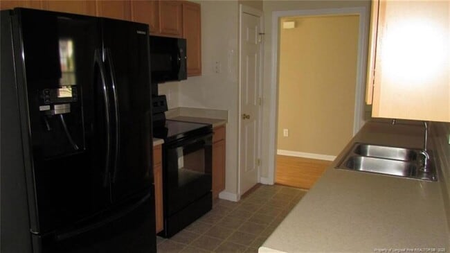 Building Photo - 2442 Larwood Dr