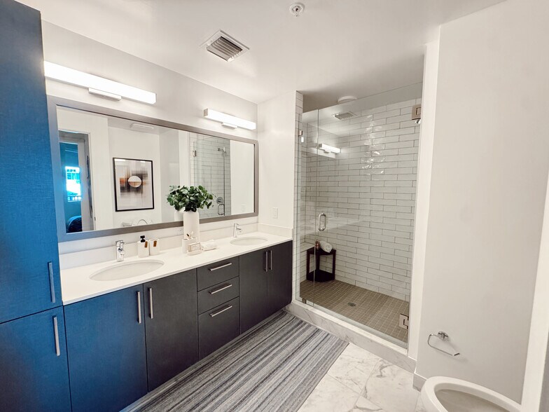 Building Photo - 19695 NE 23rd Ct