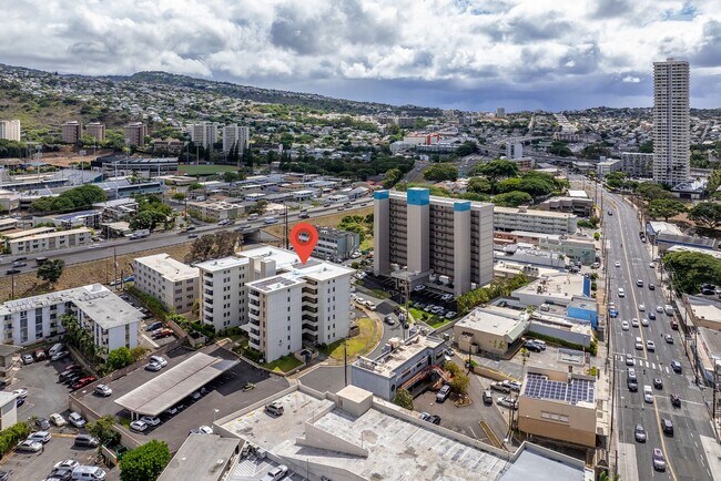 Building Photo - Close to UH- 2 bed/ 1 bath/ 1 parking