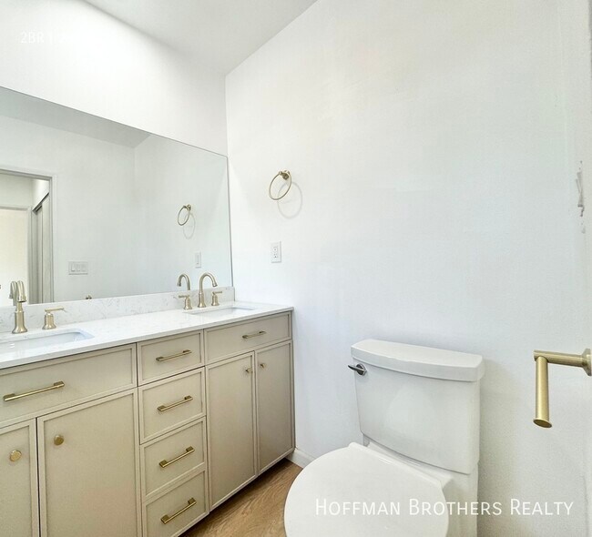 Building Photo - 6561 Fulton Ave