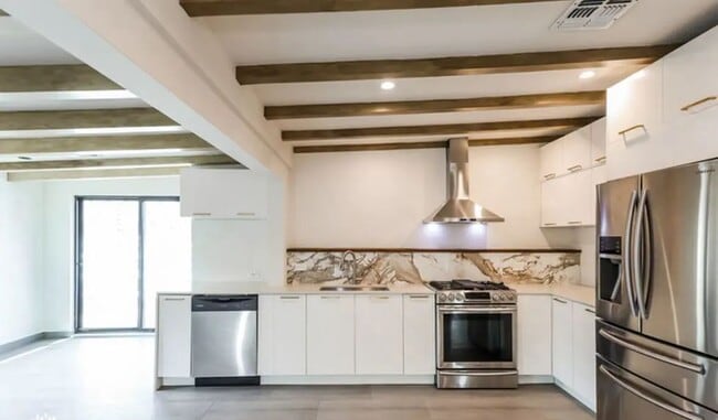 Building Photo - BRS Realty SA