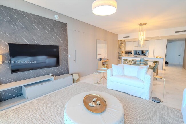 Building Photo - 700 NE 26th Terrace