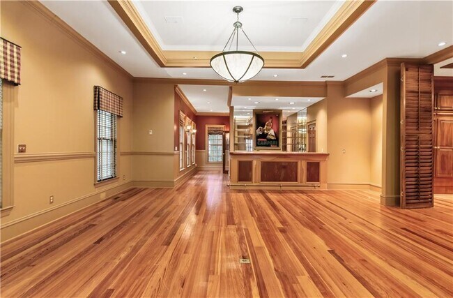 Building Photo - 430 W Wesley Rd NW