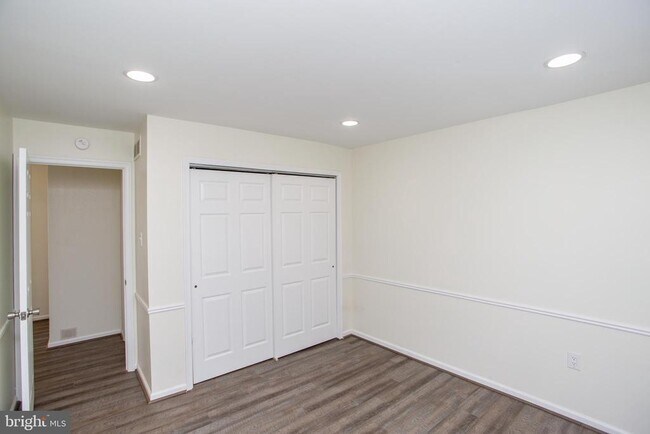 Building Photo - 1739 McNelis Dr