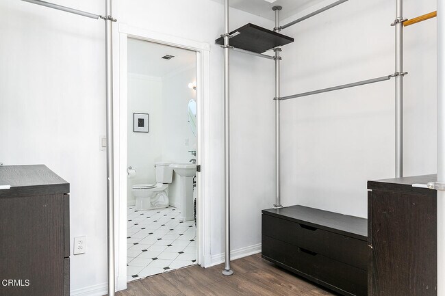 Building Photo - 2065 San Marino Ave