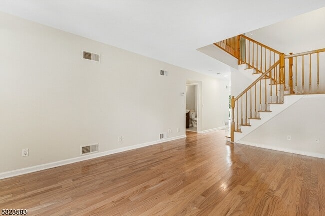 Building Photo - 6-06 Cross Meadows