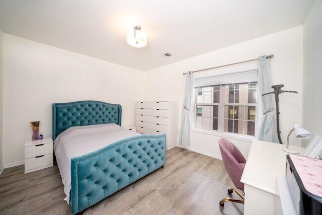 Building Photo - 5903 Jefferson St