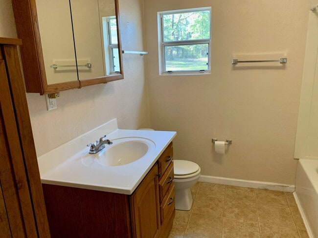 Building Photo - 2BR/1BA home available for rent on beautifully wooded lot in Vernon!