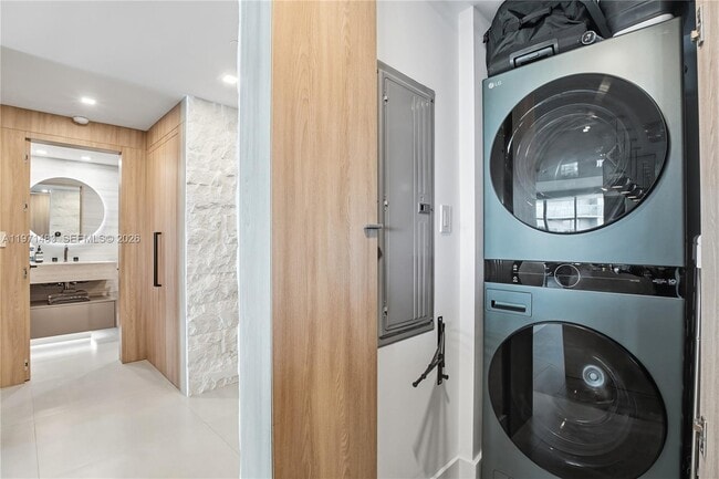 Building Photo - 2127 Brickell Ave