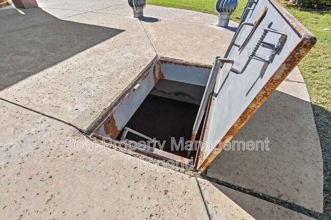 Building Photo - 1451 Cedar Hollow Dr