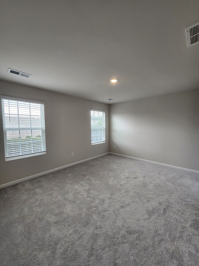 Building Photo - 723 Peyden Ln