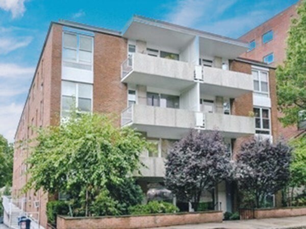 Building Photo - 100 Marion St