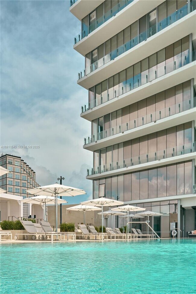 Building Photo - 300 Biscayne Blvd Way