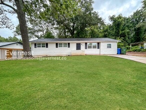 Building Photo - 2086 Fairburn Rd SW