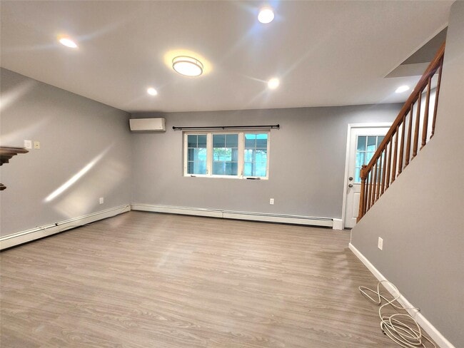 Building Photo - 18 Bamboo Ln