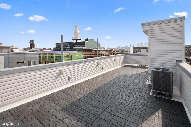 Building Photo - 2032 E Susquehanna Ave