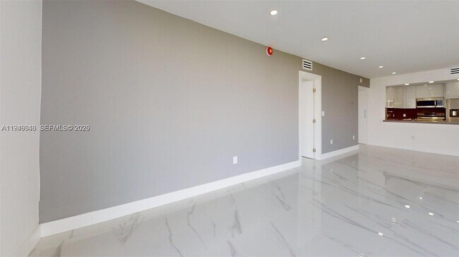 Building Photo - 3625 N Country Club Dr