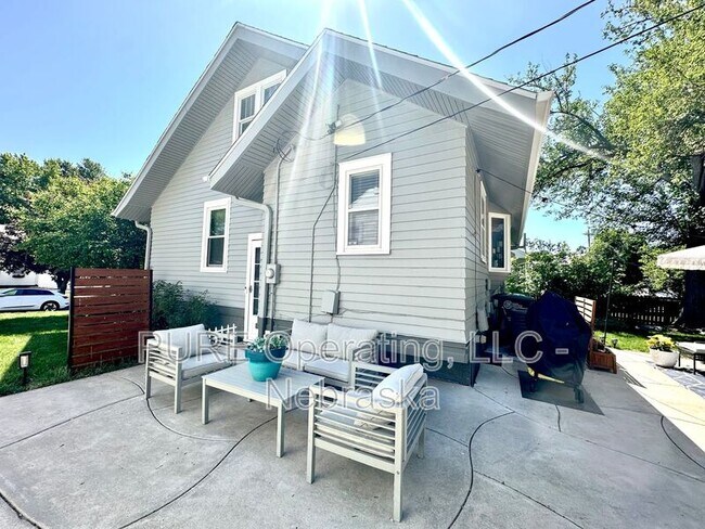 Building Photo - 5724 Rees St