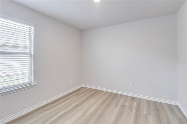 Building Photo - 1634 Comfy Wy