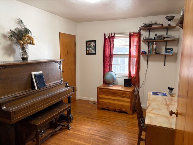 Building Photo - 4 Bedroom Unfurnished Home in Columbia Falls