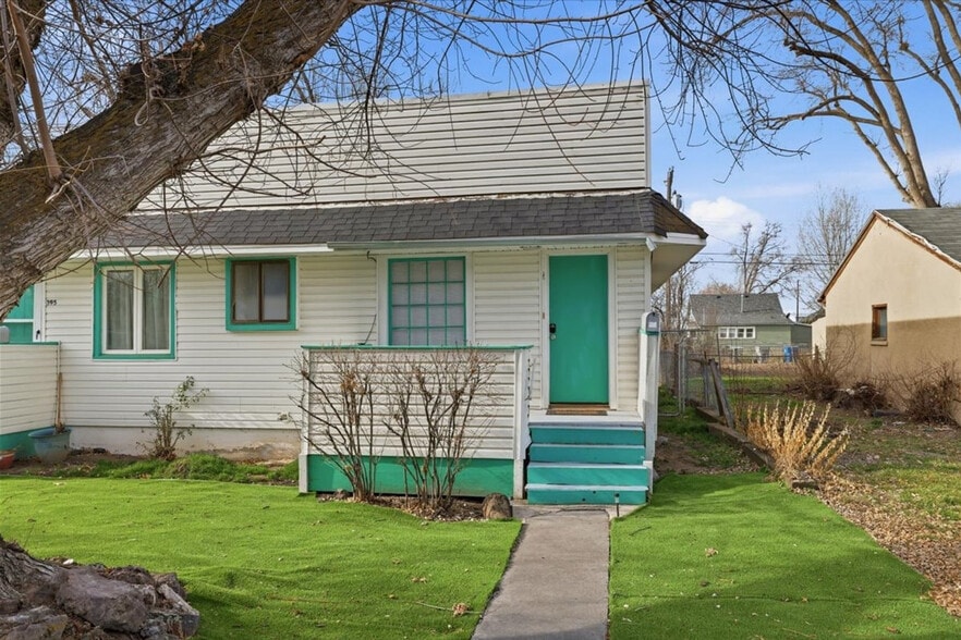 Building Photo - 290 E 4th S