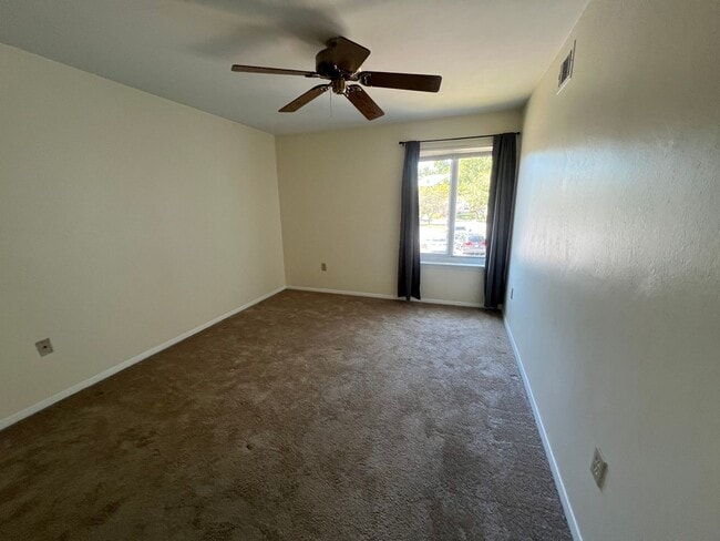Building Photo - 2 Bedroom 2 Bath Condo on 2nd Floor